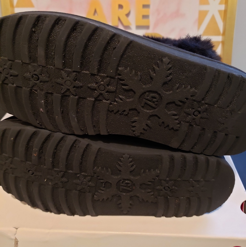 Boots - Picture 4 of 4